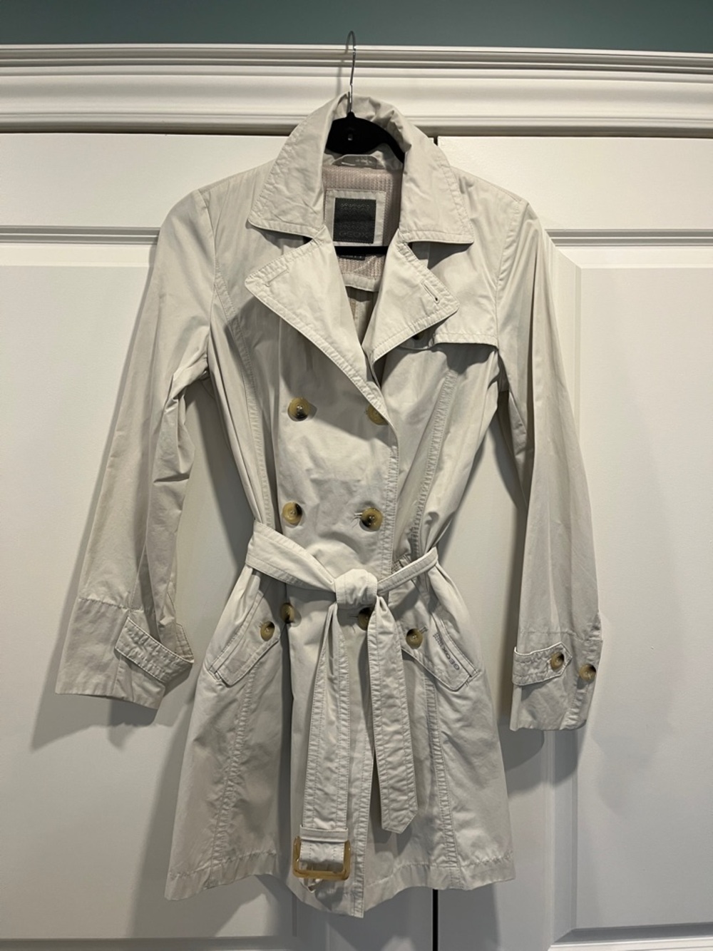 Geox Women's Light Cream Double-Breasted Trench Coat with Belt